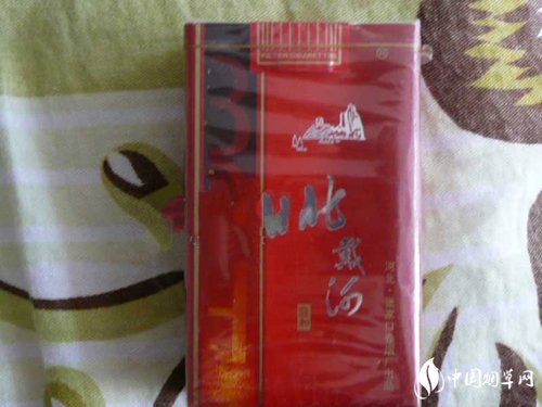 女士四个爆珠的香烟